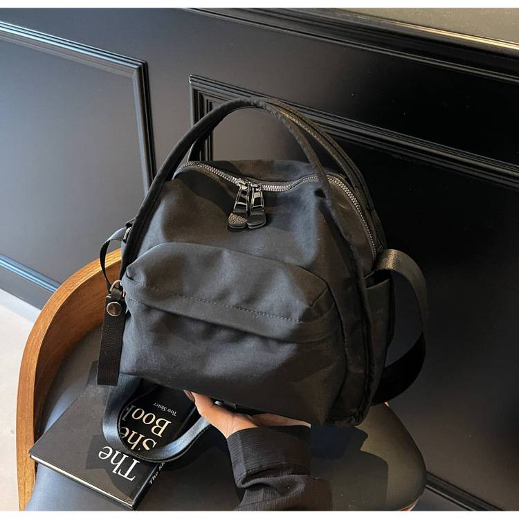 Simple lightweight casual and fashionable women's bag