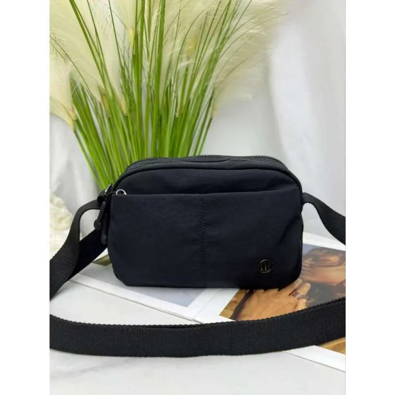 Quick-Dry Nylon Crossbody Bag – Lightweight, Large Capacity, Sporty & Versatile