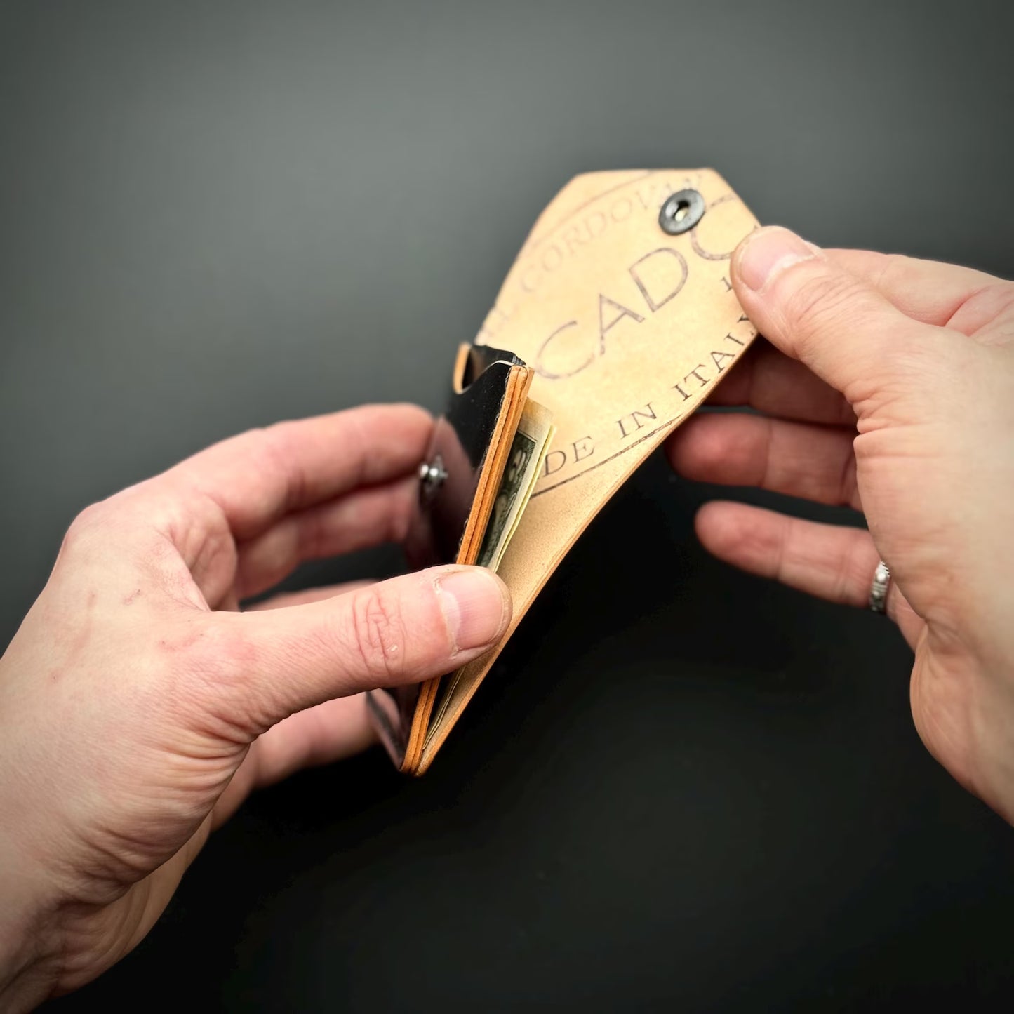 Slim Leather Wallet for Men – Minimalist Pocket Design (Black)