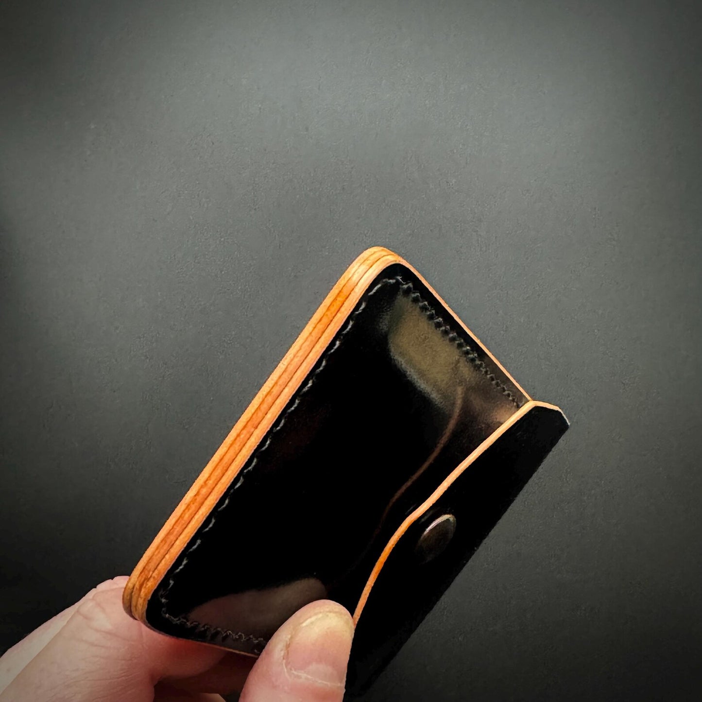 Slim Leather Wallet for Men – Minimalist Pocket Design (Black)