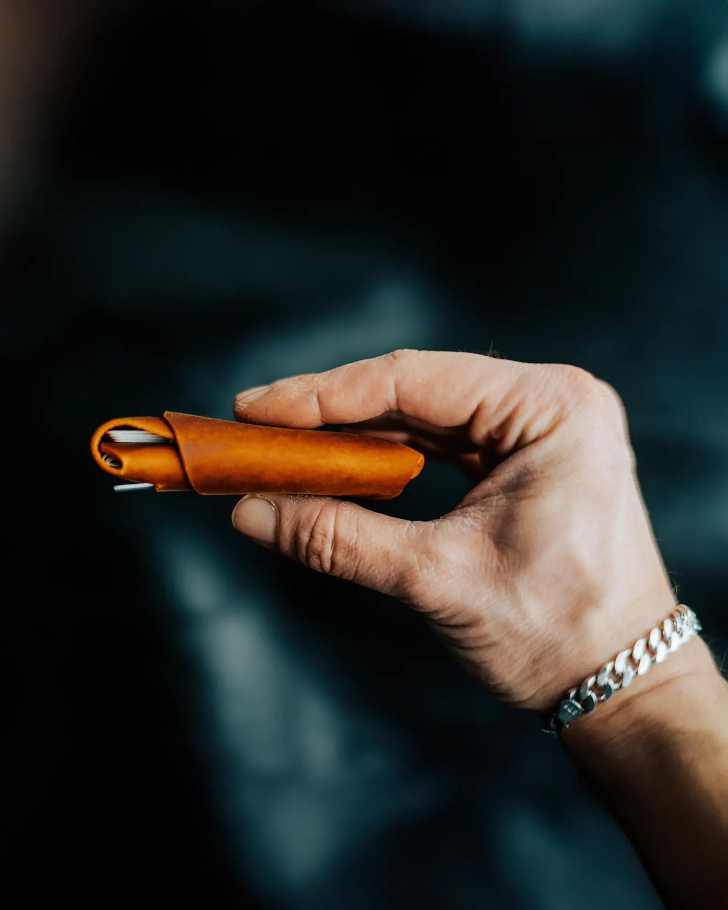 Minimalist EDC Leather Wallet – Slim Cash Holder (Chocolate Brown)